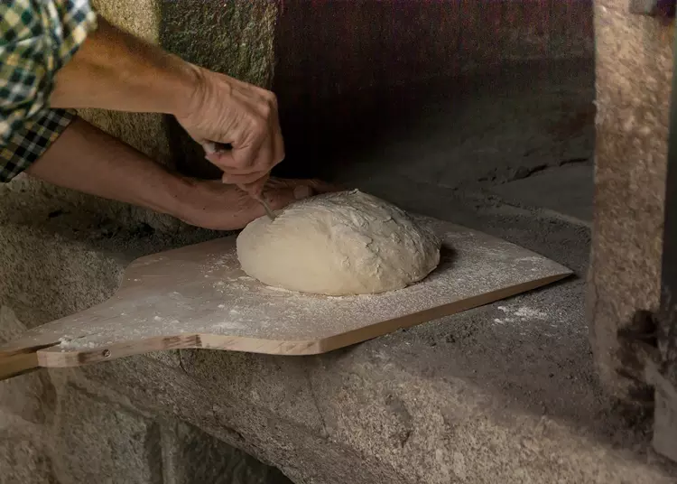 Хлеб, испечённый в печи